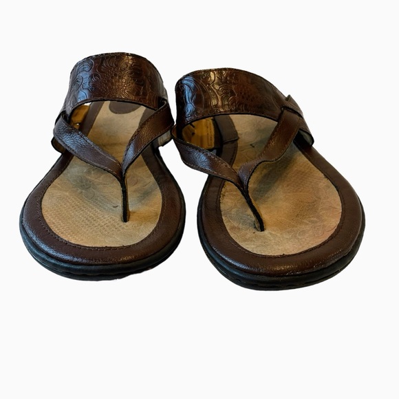 Woman's BOC Reagan Low Heel Thong Sandal Brown Leather with Black Sole Size 8 - Picture 2 of 13